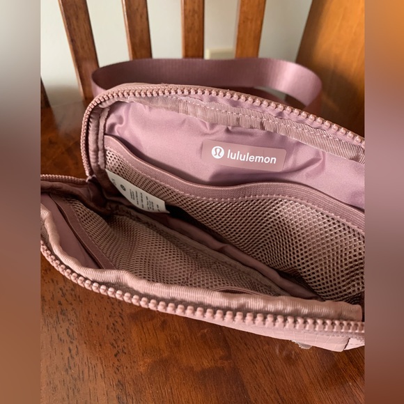Lululemon Everywhere Belt Bag - Picture 2 of 2